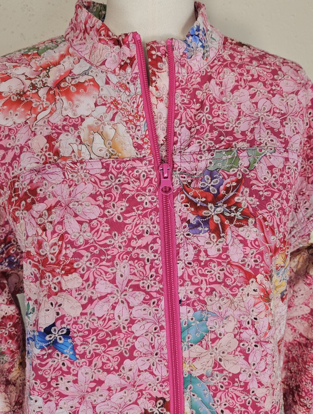 Johnny Was Bee Active Frame Eyelet Sport Zip Jacket Floral Pink Small - Picture 3 of 9